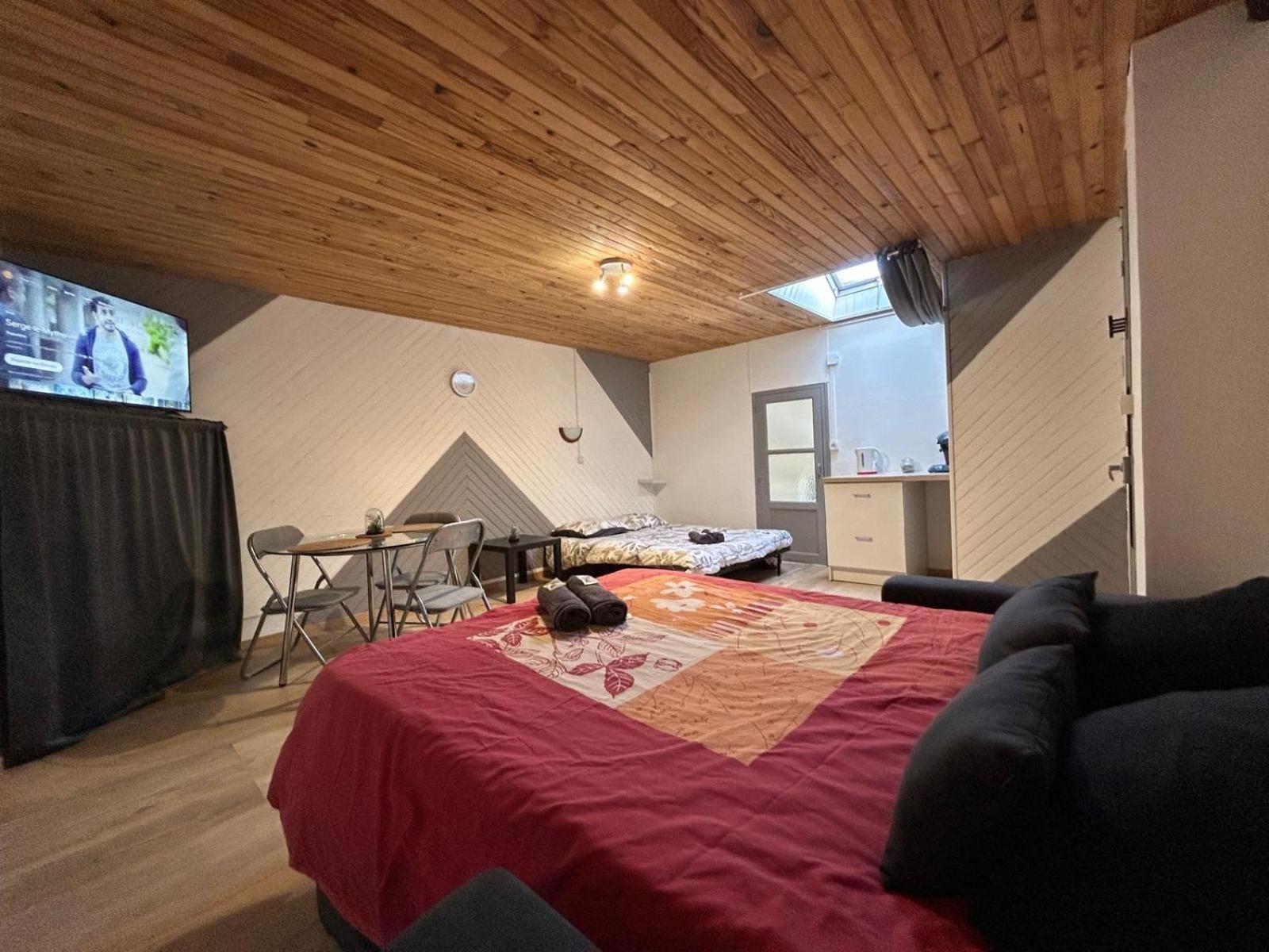 Au Bouquet Troyen - Wifi - Calme Et Tranquillite Lejlighed Troyes Eksteriør billede